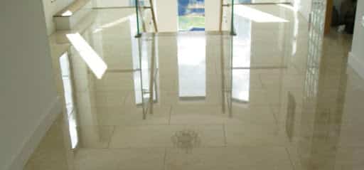 Cómo pulir pisos de mármol de manera profesional
