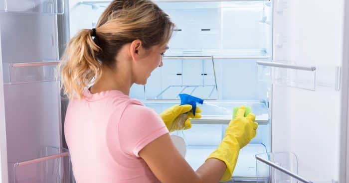 ¿Cómo quitar el mal olor del refrigerador rápido?