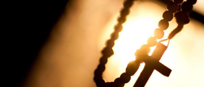 Cómo rezar santo rosario